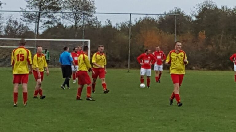 Drogeham 2 in doelpuntrijk duel langs Niekerk 3
